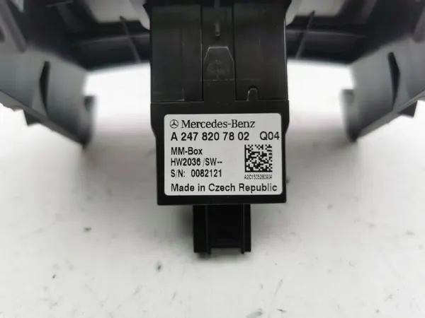 Mercedes-Benz EQA 2022 Taka-USB-portti OEM A2478207802 image 5