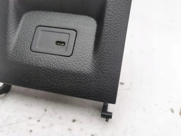 Mercedes-Benz EQA 2022 Taka-USB-portti OEM A2478207802 image 7