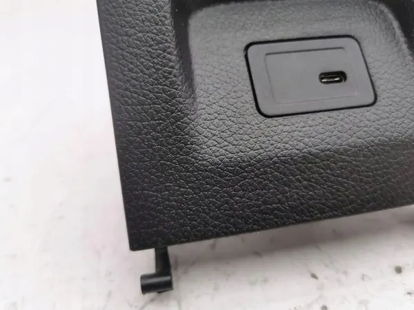 Mercedes-Benz EQA 2022 Taka-USB-portti OEM A2478207802 image 8