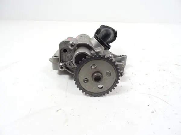 Pompe à huile OEM 04E115109E pour VW Golf VII 1.4 TSI image 4