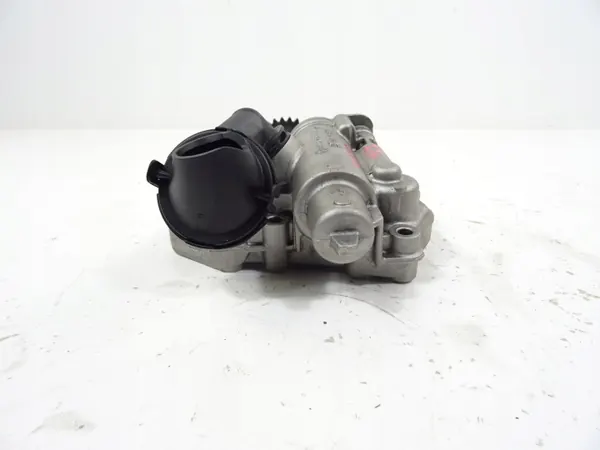Pompe à huile OEM 04E115109E pour VW Golf VII 1.4 TSI image 6