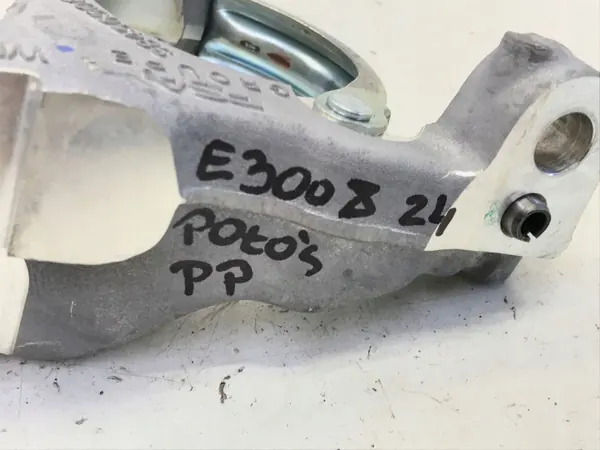 Fram Höger Halvaxelfäste OEM 9845650680 image 3