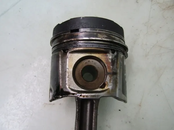 Renault OE Kolben & Pleuel Set OEM 2.5 DCI image 4