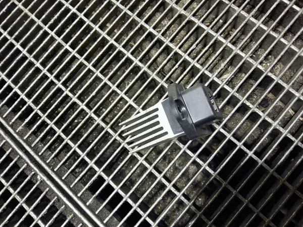 Bläsmotstånd OEM SKE57035 för Hyundai i40 image 3