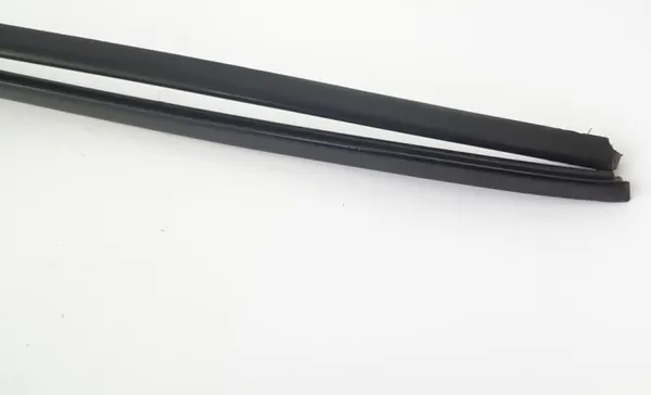 OEM Listwa szyby przy szybie lewa prawa przednia Audi A4 B5 lift image 3