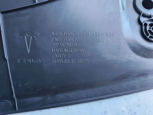 Compartimento Tesla Model Y 2025 OEM 193043601B image 5