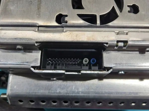 Mercedes CD-wisselaar OEM A2218708093 - Gebruikt image 7