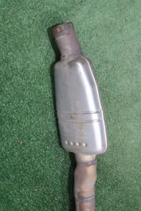 Tuyau d'échappement Audi OEM 4M0253211K - État utilisé image 9