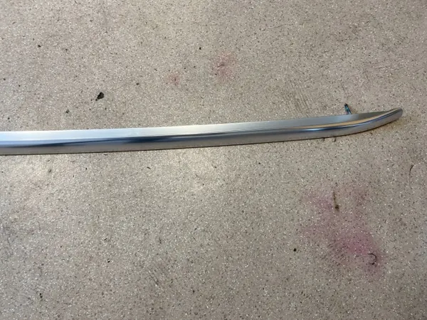 OEM 4KE860022A Audi e-tron 2019 Oikea kattokaide image 3