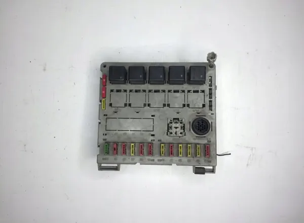 Scania zekeringkast OEM 1320850 - Gebruikte staat image 2