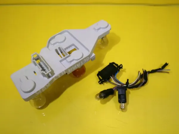 Vänster baklampinsats Skoda Octavia II Kombi image 4