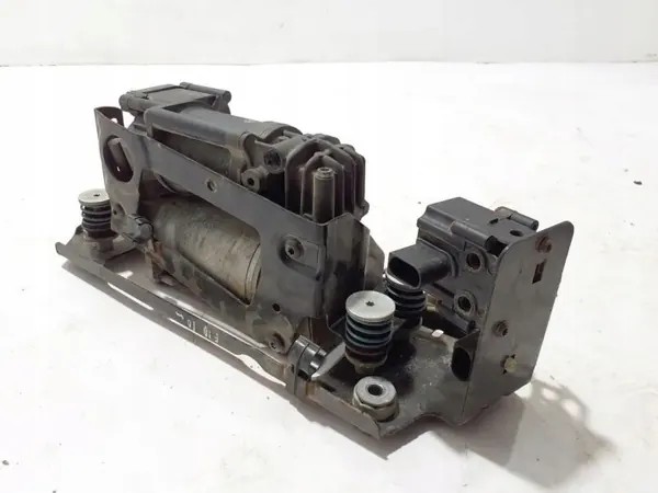 BMW Luchtveringcompressor OEM 6864215 - Gebruikt image 4