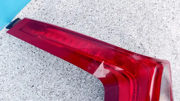 Lámpara trasera izquierda Volvo V60 I Lift image 3