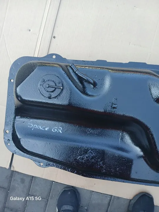 Bränsletank Mitsubishi Space Gear L400 Delica image 7