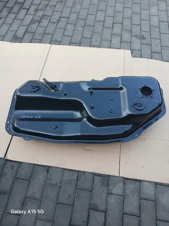 Bränsletank Mitsubishi Space Gear L400 Delica image 8