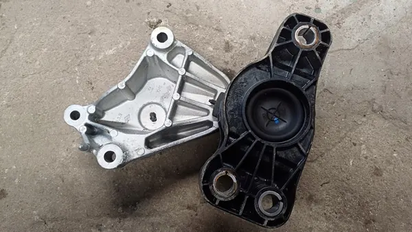 RENAULT CLIO V 1.0 TCE Supporto Motore 112104949R image 3