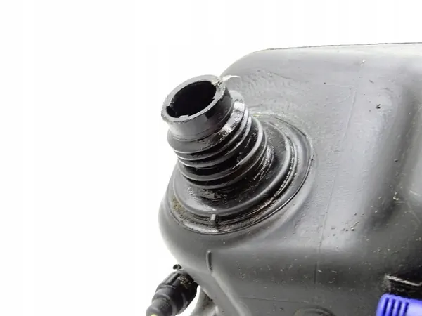 Tanque AdBlue Jaguar OE HK835J228A - Usado image 5