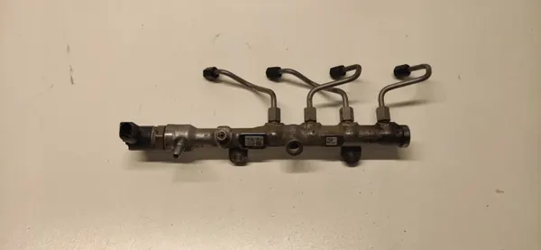 Hyundai OE 31400-2U200 Rail Inyector Usado image 2