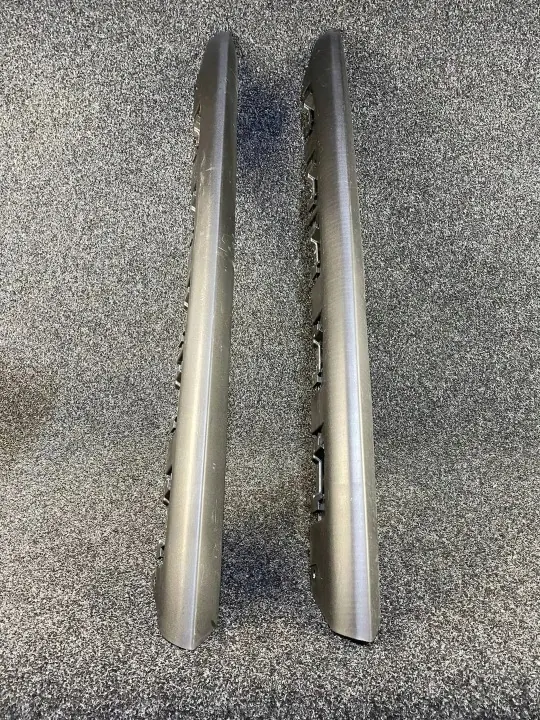 Suzuki Jimny OEM 77560-78R0 Höger Passagerar Tröskel image 2