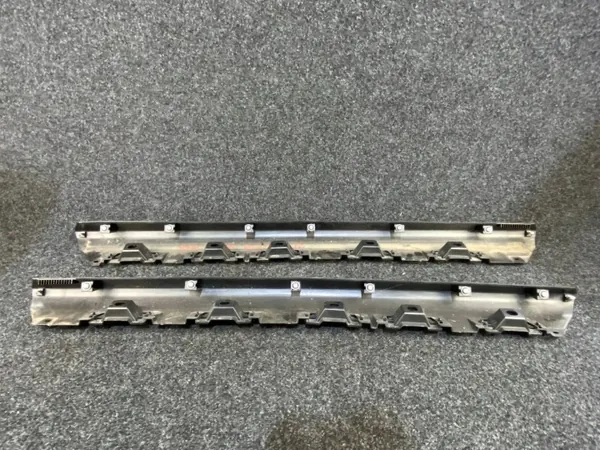 Suzuki Jimny OEM 77560-78R0 Höger Passagerar Tröskel image 4