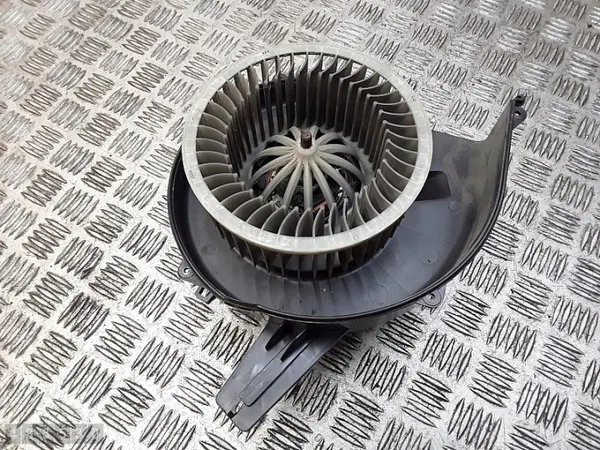 VW Lämmityspuhallin OEM 6q1819015c - Käytetty image 4