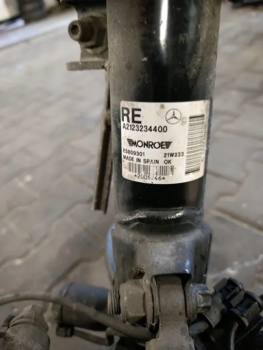 MERCEDES W212 3.0 CDI Höger Framknut A2123234400 image 5