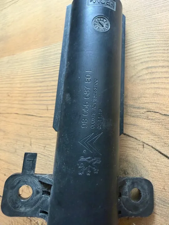 OEM 070221 Vasen ajovalopesuri Peugeot 3008:lle image 3