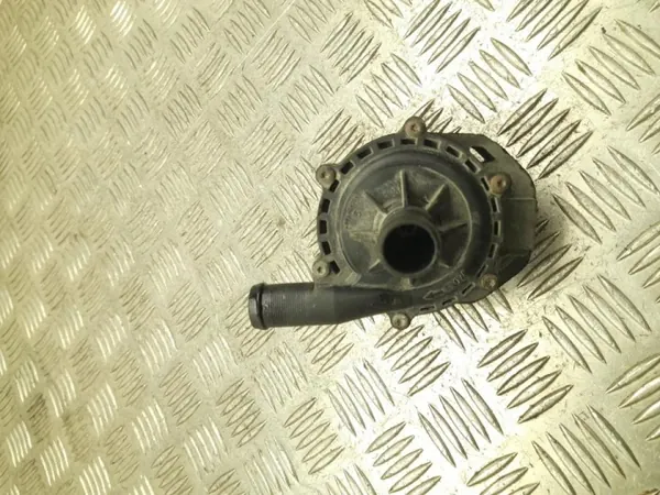 Tesla vesipumppu OEM 1037328-00-F MODEL X 2016 image 2