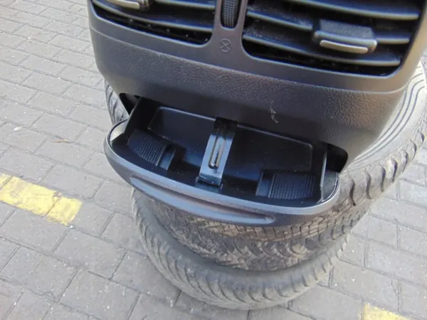 Middenconsole armsteun OEM 84620-1D000 Kia Carens 3 image 7
