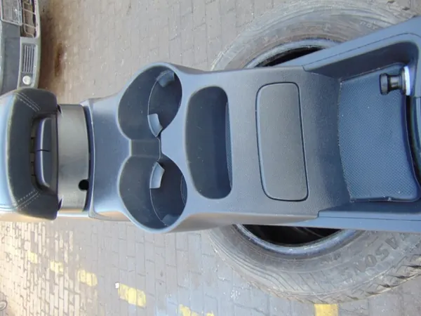 Middenconsole armsteun OEM 84620-1D000 Kia Carens 3 image 8