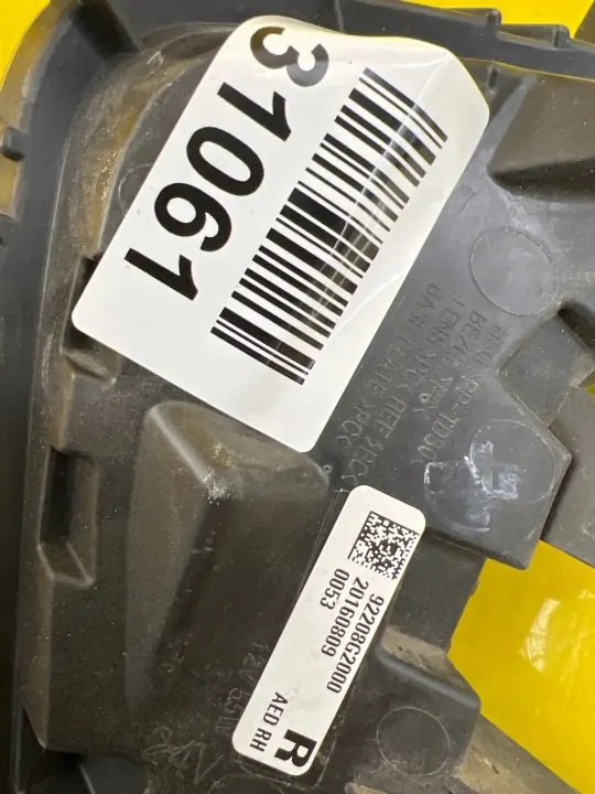 Faro Derecho Halógeno Hyundai Ioniq 4 OEM 92208G2000 image 3