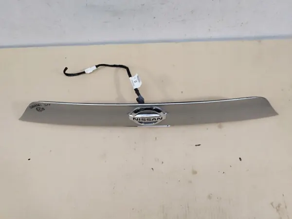 Garniture OEM caméra hayon Nissan Qashqai II J11 image 5