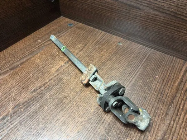 Land Rover Defender ohjauspylvään risti OEM 103113 image 4