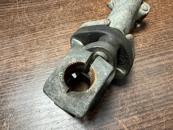 Land Rover Defender ohjauspylvään risti OEM 103113 image 6