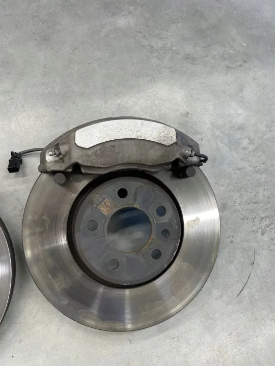 Bremsscheiben, Beläge, Bremszangen VA OEM 8W0615301AA image 3