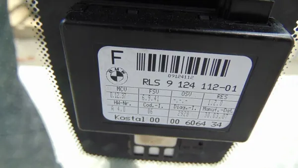 BMW W938 Frontscheibe mit Sensoren - Gebraucht image 6