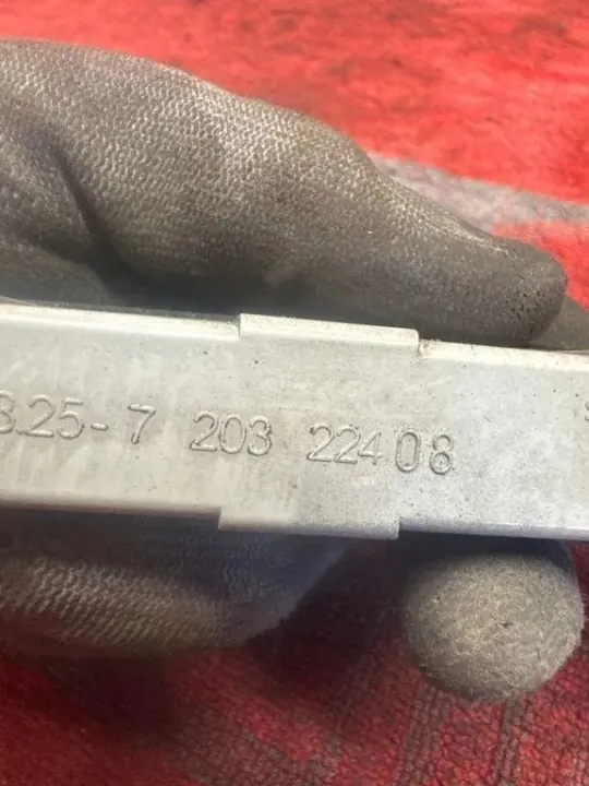 Zusätzliche Bremsleuchte BMW 5 F10 OEM 7203224 image 3