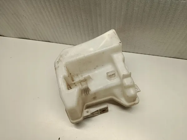 VW Passat CC Pesuainesäiliö 3C8955453B image 4