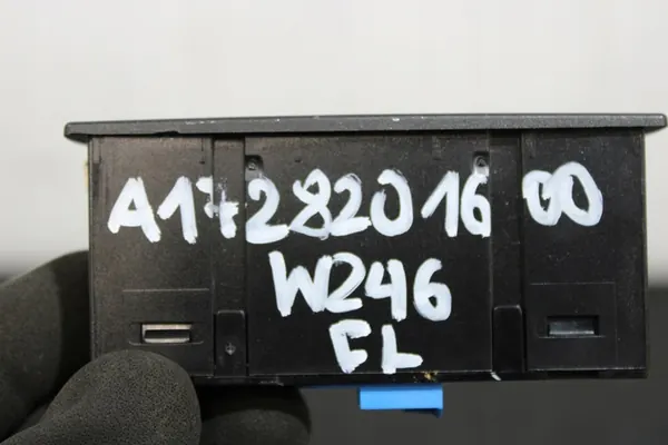 Soquete USB A1728201600 Mercedes B-Class W246 Lift image 2