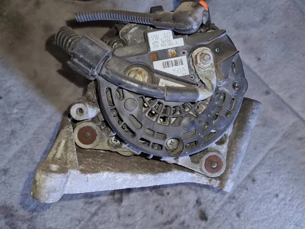 Vaihtovirtageneraattori VW T5 2.5 TDI 150A image 2