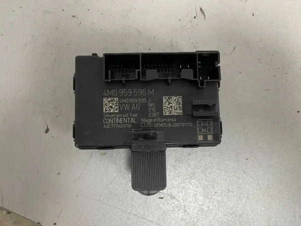 AUDI E-Tron takaoven ohjain OEM 4M0959595M image 3