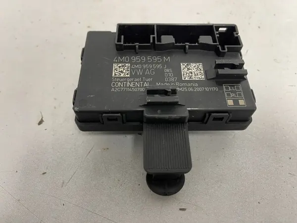 AUDI E-Tron takaoven ohjain OEM 4M0959595M image 4