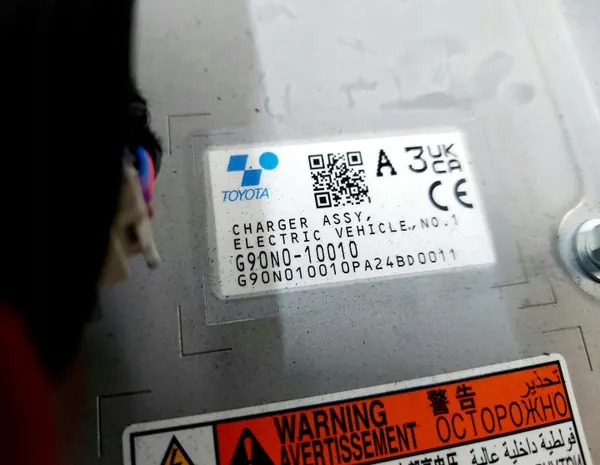 Convertidor de voltaje Toyota C-HR II OEM 9G0N0-10010 image 7