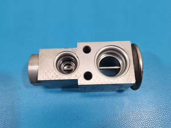 BMW G30 Klima-Expansionsventil OEM 936171002 image 5