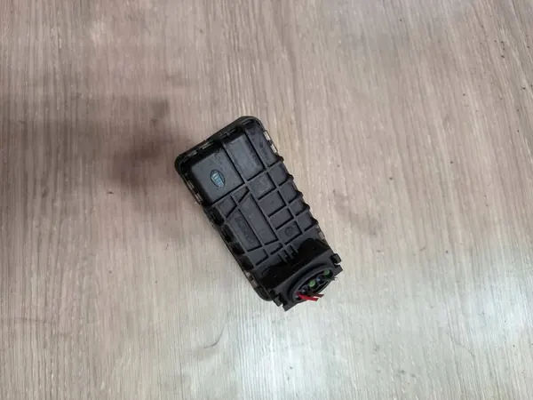 Vanne de contrôle de turbocompresseur Ford OE 6NW008412 image 1