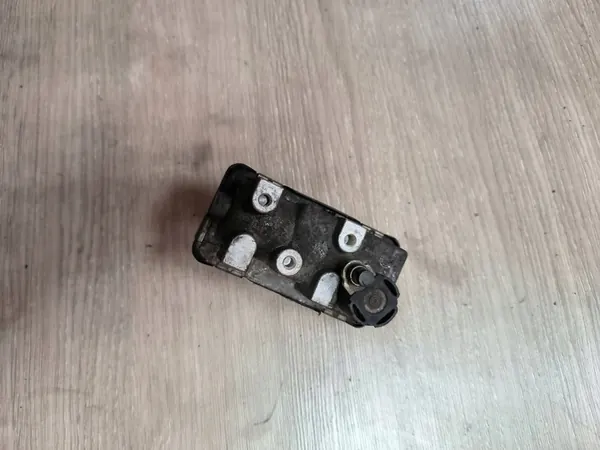 Vanne de contrôle de turbocompresseur Ford OE 6NW008412 image 2