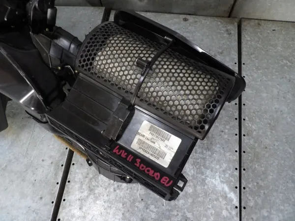 Lämmitys Jeep Grand Cherokee WK2 OEM P68110179AE image 3
