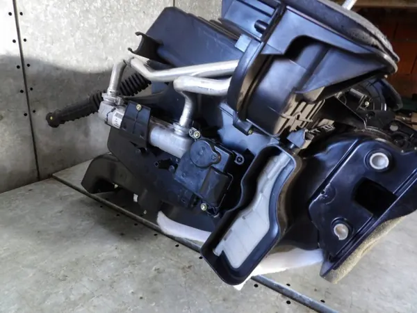 Lämmitys Jeep Grand Cherokee WK2 OEM P68110179AE image 7