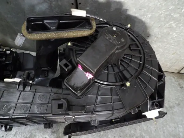 Lämmitys Jeep Grand Cherokee WK2 OEM P68110179AE image 9