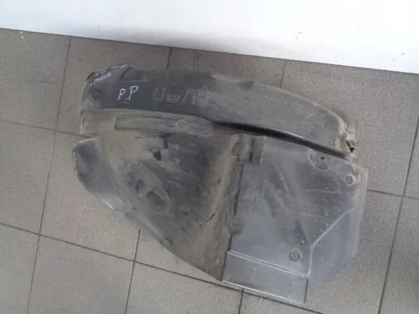 Right Rear Wheel Arch 638428605R Renault Trafic III image 2